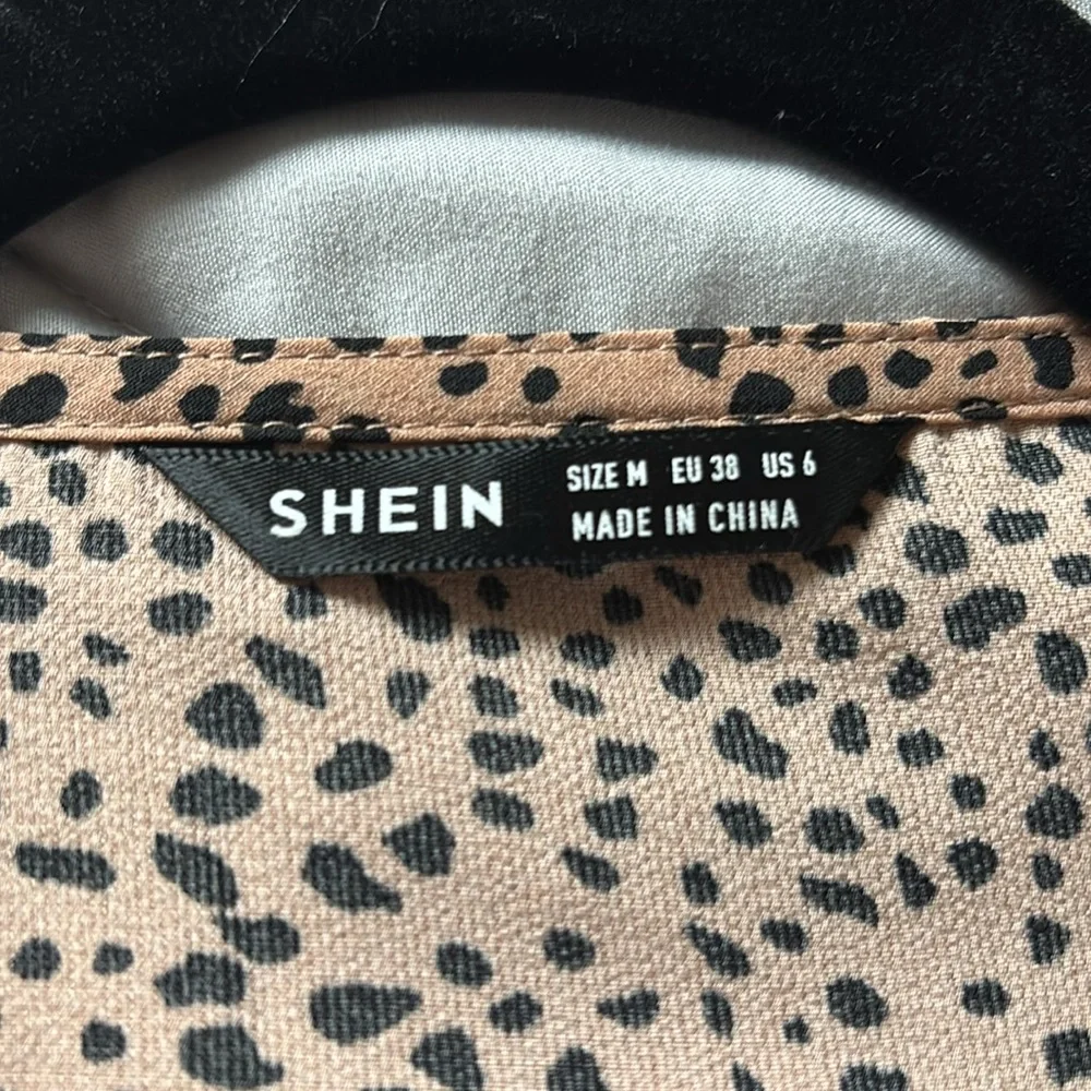 Button up - Picture 4 of 4